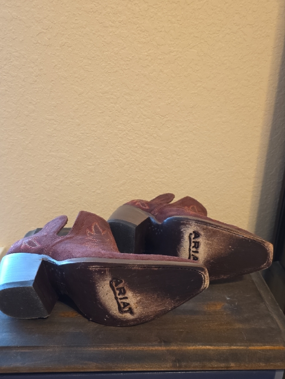 Ariat Size 8.5 Burgundy Suede Western Ankle Booties - Picture 3 of 4